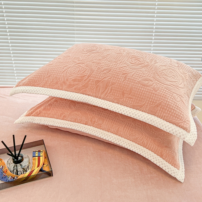 91家纺网 家纺一手货源 找家纺 倾慕  2026新款3D立体雕花牛奶绒单枕套 玫瑰恋情粉