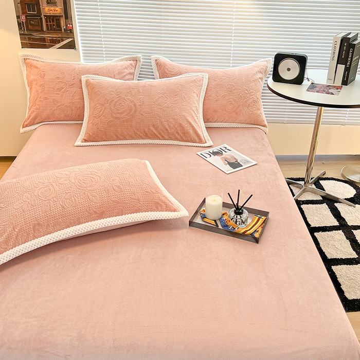 91家纺网 家纺一手货源 找家纺 倾慕  2026新款3D立体雕花牛奶绒单枕套 玫瑰恋情粉