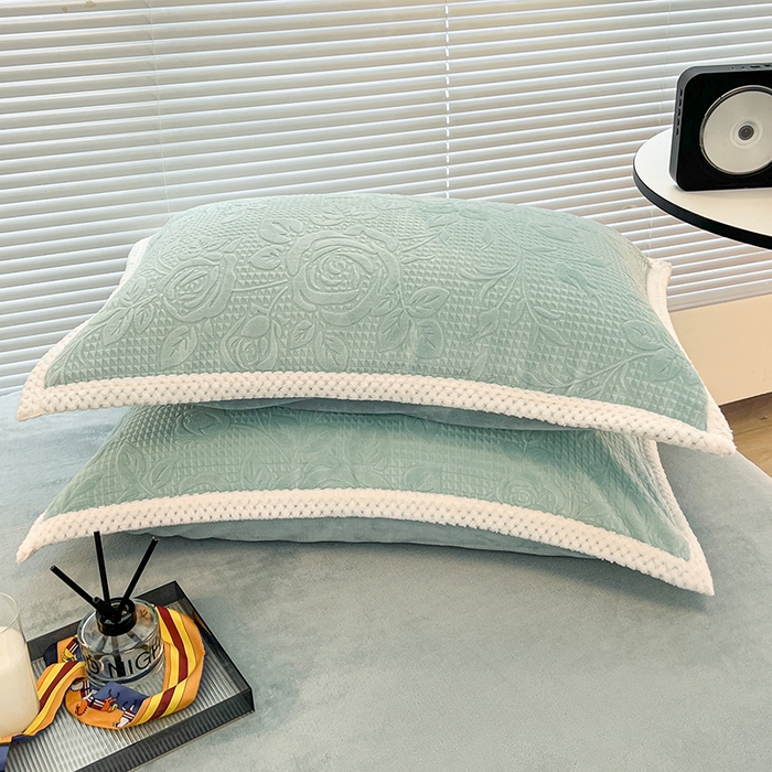 91家纺网 家纺一手货源 找家纺 倾慕  2026新款3D立体雕花牛奶绒单枕套 玫瑰恋情蓝