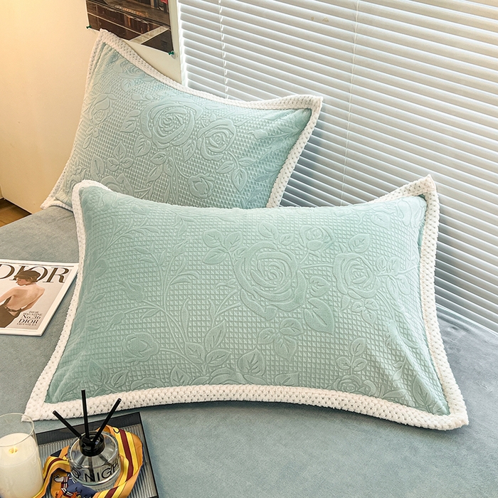 倾慕  2026新款3D立体雕花牛奶绒单枕套 玫瑰恋情蓝