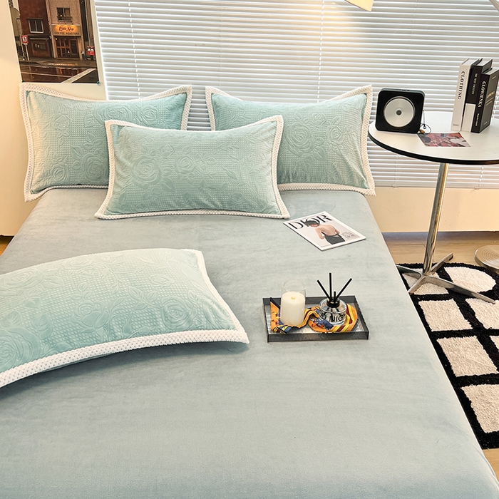 91家纺网 家纺一手货源 找家纺 倾慕  2026新款3D立体雕花牛奶绒单枕套 玫瑰恋情蓝