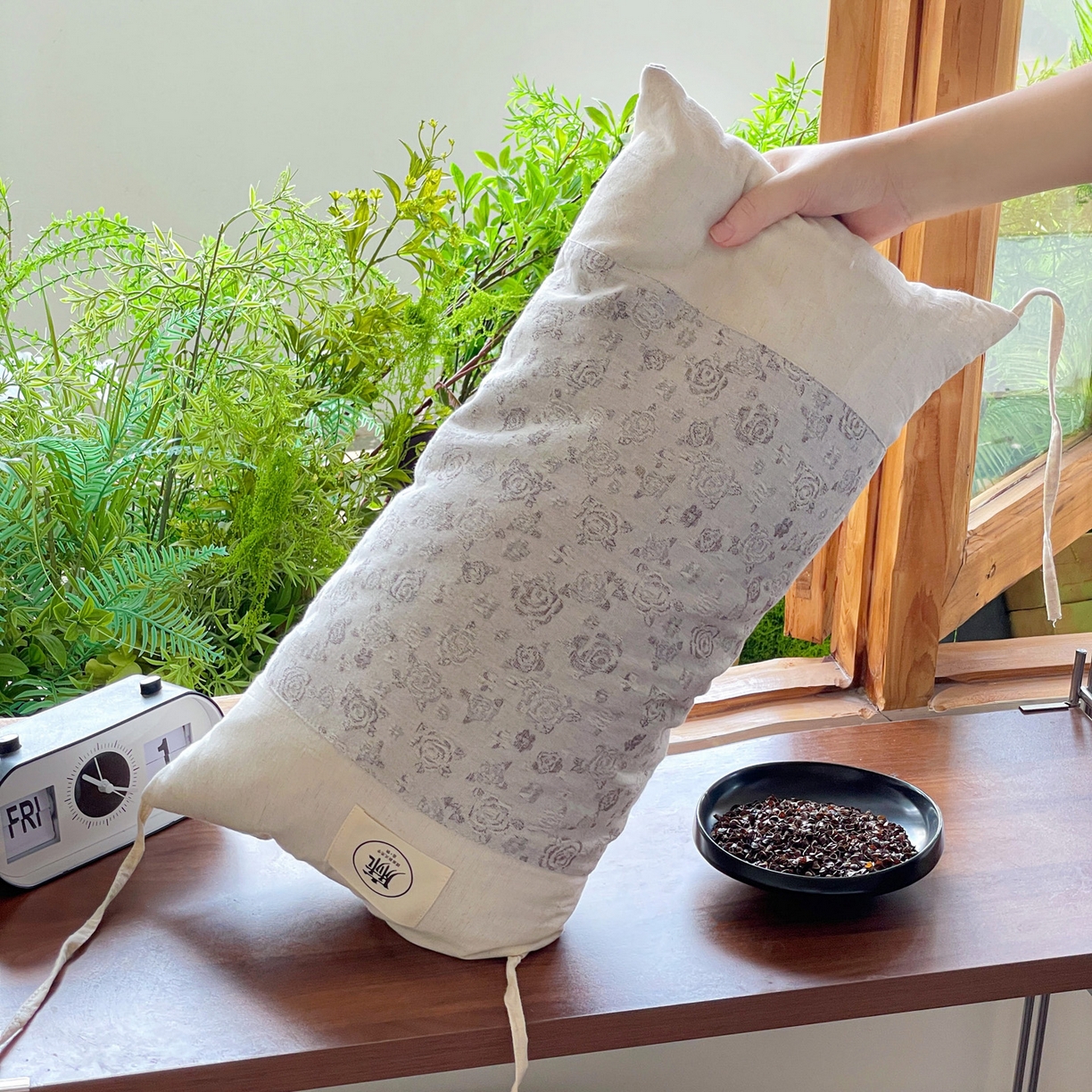 91家纺网 家纺一手货源 找家纺 亦帆枕芯 2025新款全棉纯棉棉麻提花枕头枕芯高低两用调节可拆洗荞麦枕芯加枕套 花朵灰-棉麻提花高低两用枕