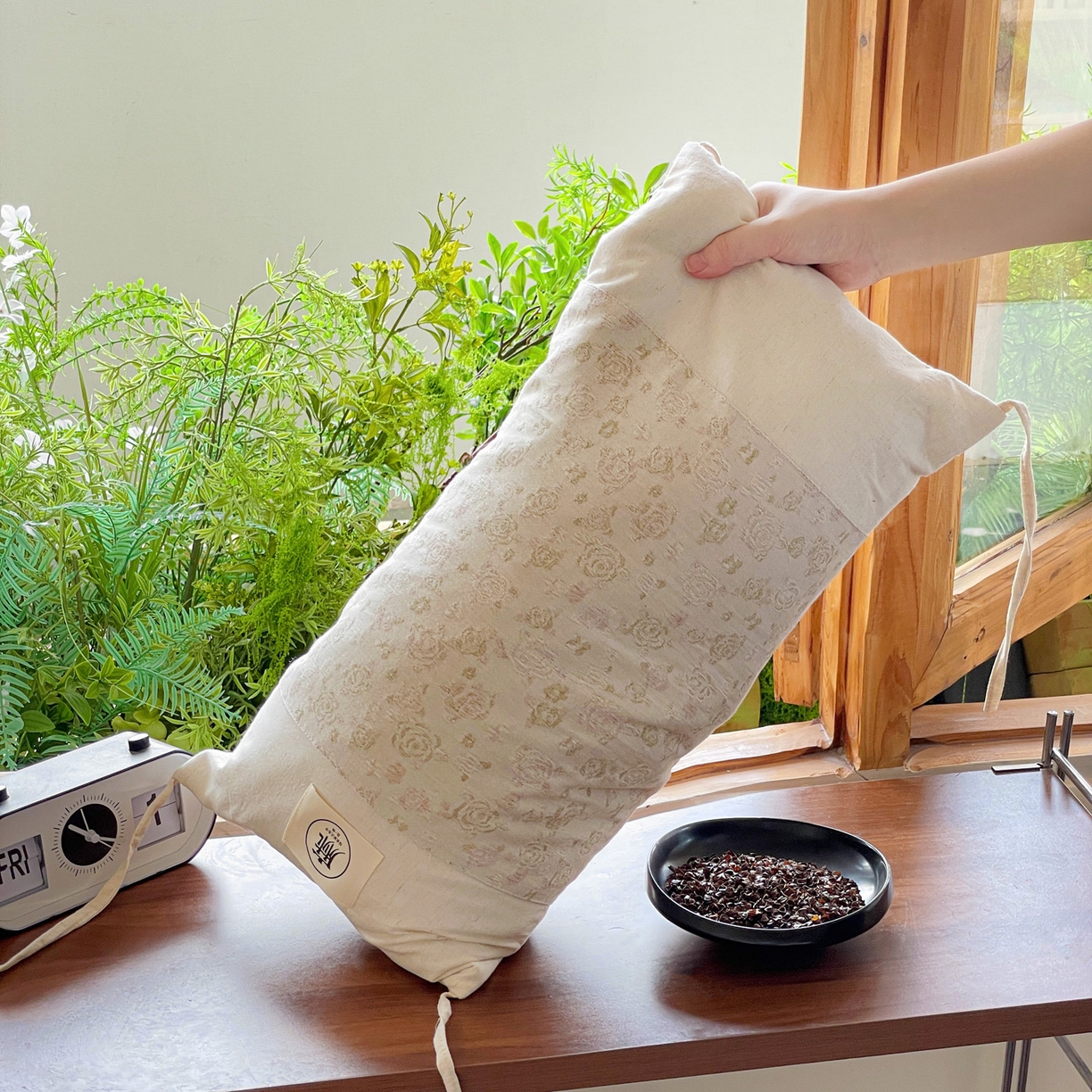 91家纺网 家纺一手货源 找家纺 亦帆枕芯 2025新款全棉纯棉棉麻提花枕头枕芯高低两用调节可拆洗荞麦枕芯加枕套 花朵米黄-棉麻提花高低两用枕