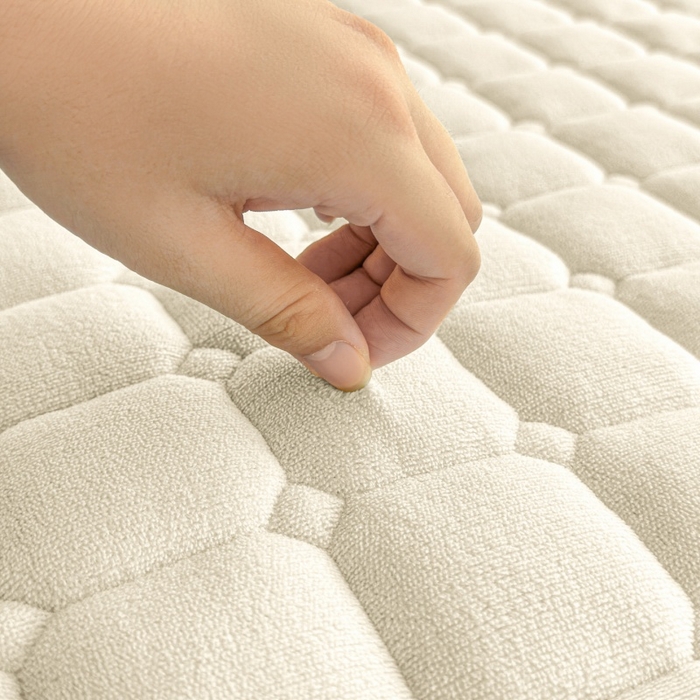 91家纺网 家纺一手货源 找家纺 爱屋及屋 2025新款牛奶绒纯色床护垫-好运熊大床系列 米白