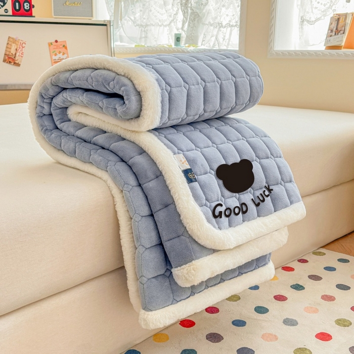 91家纺网 家纺一手货源 找家纺 爱屋及屋 2025新款牛奶绒纯色床护垫-好运熊大床系列 浅灰