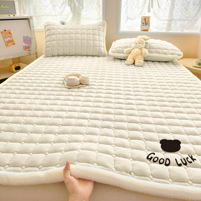爱屋及屋 2025新款牛奶绒纯色床护垫-好运熊大床系列 米白