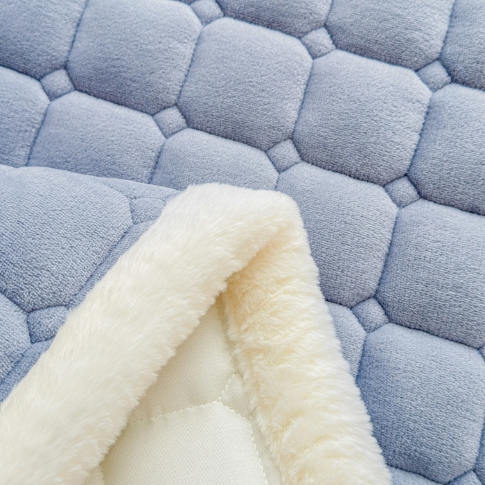 91家纺网 家纺一手货源 找家纺 爱屋及屋 2025新款牛奶绒纯色床护垫-好运熊大床系列 浅灰