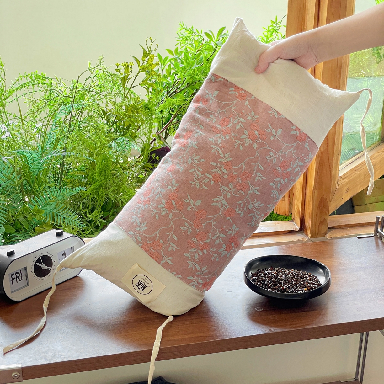 91家纺网 家纺一手货源 找家纺 亦帆枕芯 2025新款全棉纯棉棉麻提花枕头枕芯高低两用调节可拆洗荞麦枕芯加枕套 藤蔓豆沙-棉麻提花高低两用枕