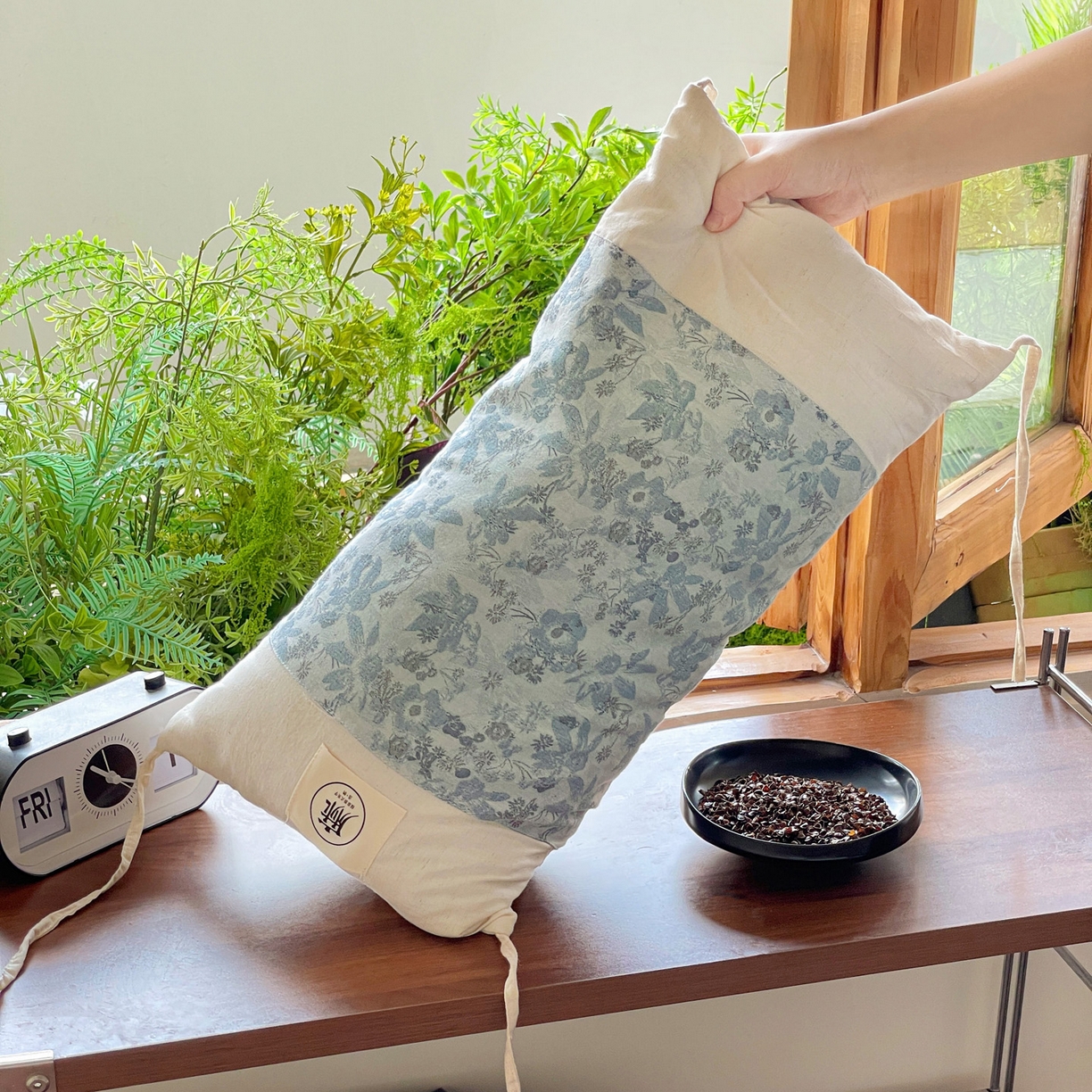 91家纺网 家纺一手货源 找家纺 亦帆枕芯 2025新款全棉纯棉棉麻提花枕头枕芯高低两用调节可拆洗荞麦枕芯加枕套 野花蓝-棉麻提花高低两用枕