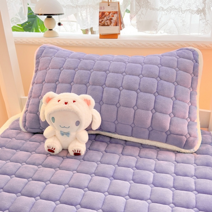 91家纺网 家纺一手货源 找家纺 爱屋及屋 2025新款牛奶绒毛巾绣床垫-学生床 luck狗-浅紫