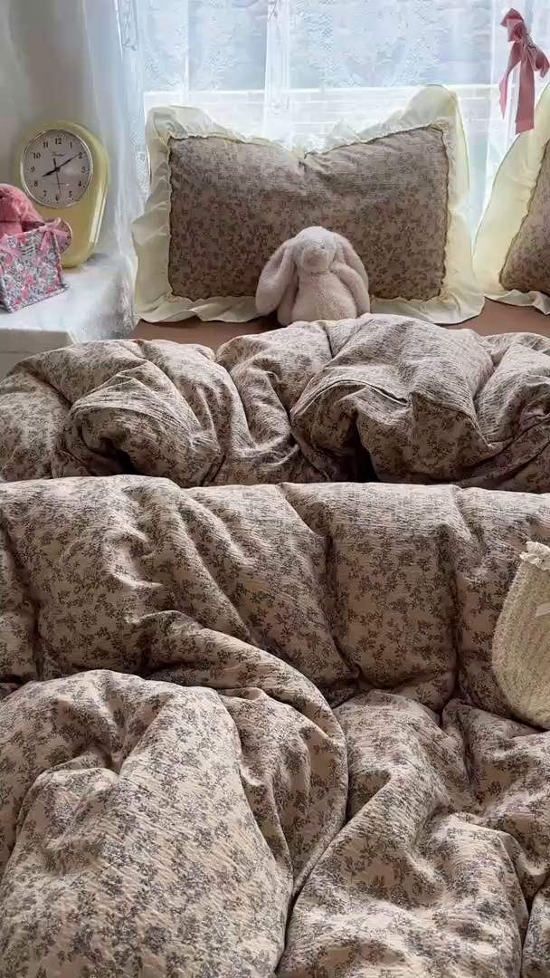 91家纺网 家纺一手货源 找家纺 思诺羽床笠 2025新款开学季法式花边A类双层纱木棉四件套 花涧溪