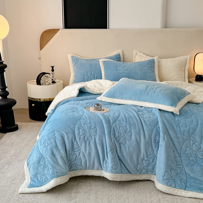 91家纺网 家纺一手货源 找家纺 雅诗帛 2025新款A类加厚加绒婴儿绒北极绒羽丝棉三层夹棉盖毯 晴空蓝【双面绒夹棉】