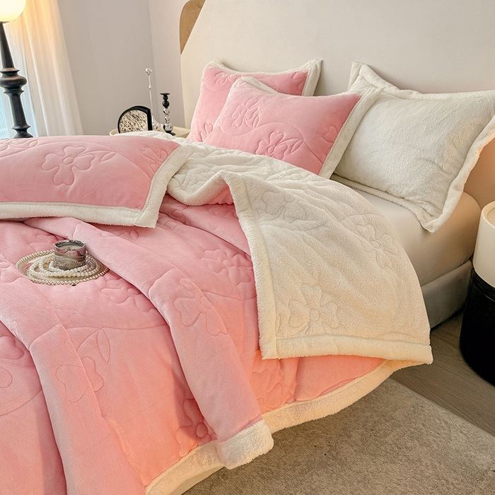 91家纺网 家纺一手货源 找家纺 雅诗帛 2025新款A类加厚加绒婴儿绒北极绒羽丝棉三层夹棉盖毯 星云粉【双面绒夹棉】