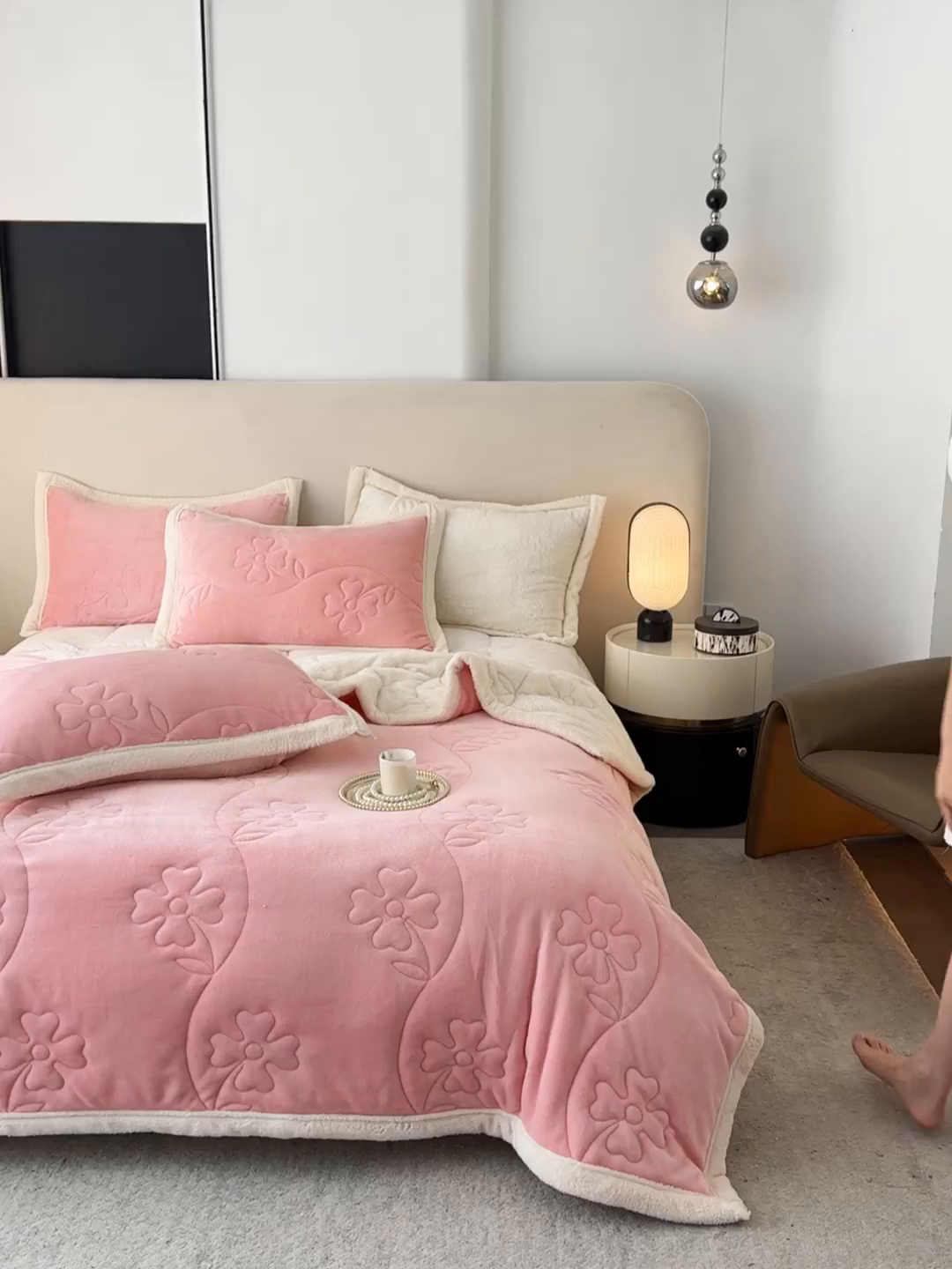 91家纺网 家纺一手货源 找家纺 雅诗帛 2025新款A类加厚加绒婴儿绒北极绒羽丝棉三层夹棉盖毯 星云粉【双面绒夹棉】