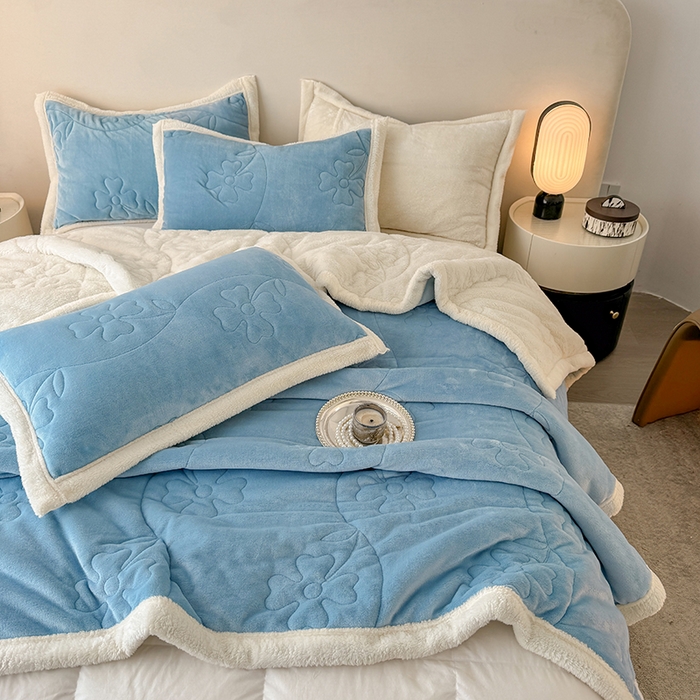 91家纺网 家纺一手货源 找家纺 雅诗帛 2025新款A类加厚加绒婴儿绒北极绒羽丝棉三层夹棉盖毯 晴空蓝【双面绒夹棉】