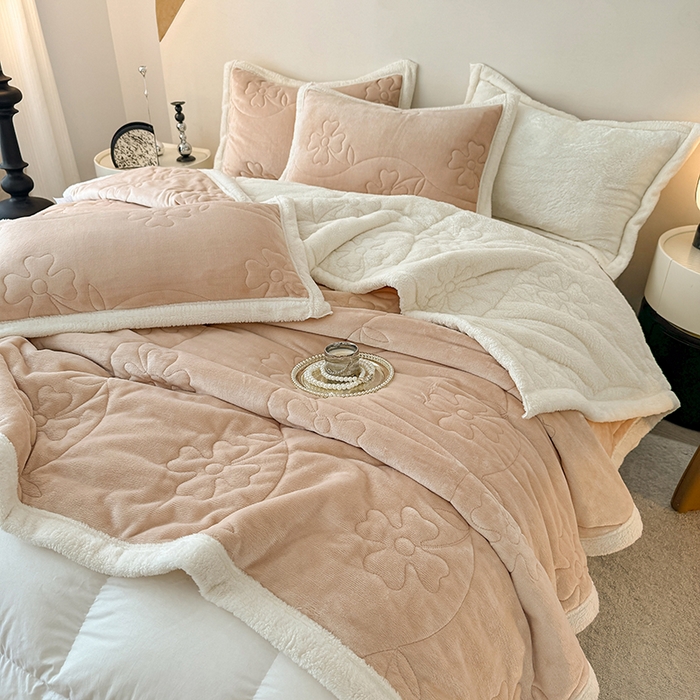 91家纺网 家纺一手货源 找家纺 雅诗帛 2025新款A类加厚加绒婴儿绒北极绒羽丝棉三层夹棉盖毯 拿铁咖【双面绒夹棉】