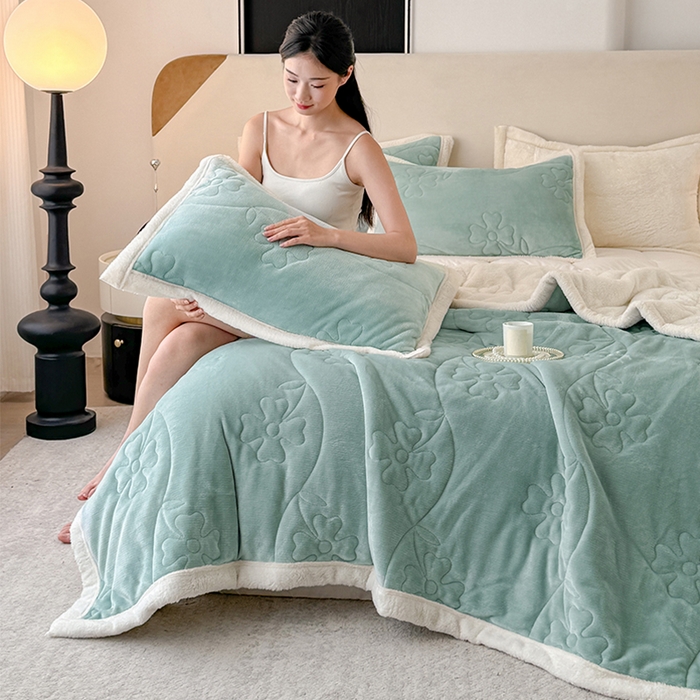 91家纺网 家纺一手货源 找家纺 雅诗帛 2025新款A类加厚加绒婴儿绒北极绒羽丝棉三层夹棉盖毯 薄雾绿【双面绒夹棉】