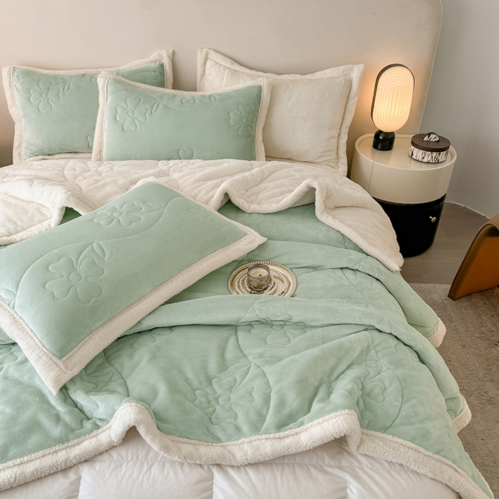 91家纺网 家纺一手货源 找家纺 雅诗帛 2025新款A类加厚加绒婴儿绒北极绒羽丝棉三层夹棉盖毯 青提绿【双面绒夹棉】