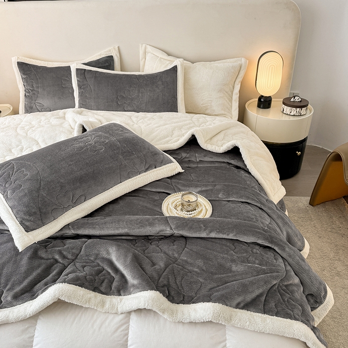 91家纺网 家纺一手货源 找家纺 雅诗帛 2025新款A类加厚加绒婴儿绒北极绒羽丝棉三层夹棉盖毯 水墨灰【双面绒夹棉】