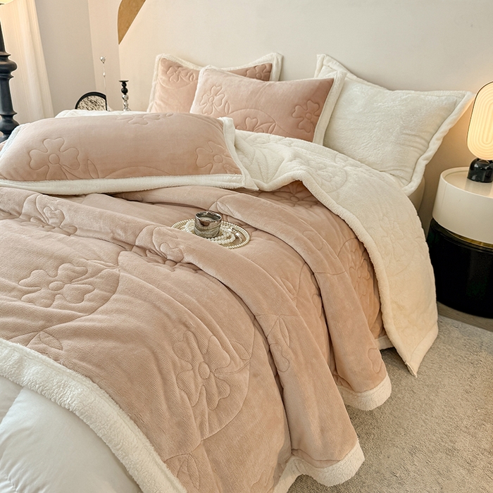 91家纺网 家纺一手货源 找家纺 雅诗帛 2025新款A类加厚加绒婴儿绒北极绒羽丝棉三层夹棉盖毯 拿铁咖【双面绒夹棉】