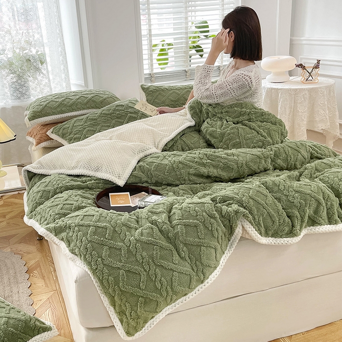 91家纺网 家纺一手货源 找家纺 雅诗帛 冬季加绒四件套云朵绒法莱绒牛奶绒雕花绒水晶绒塔芙绒毛毯学生宿舍保暖加绒加厚珊瑚绒双面绒 茶绿