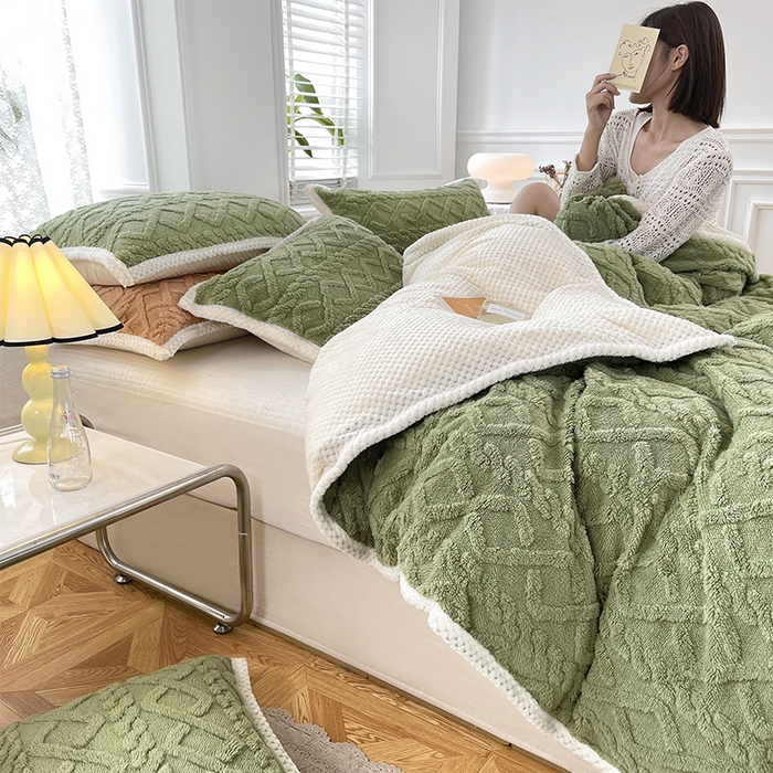 91家纺网 家纺一手货源 找家纺 雅诗帛 冬季加绒四件套云朵绒法莱绒牛奶绒雕花绒水晶绒塔芙绒毛毯学生宿舍保暖加绒加厚珊瑚绒双面绒 茶绿