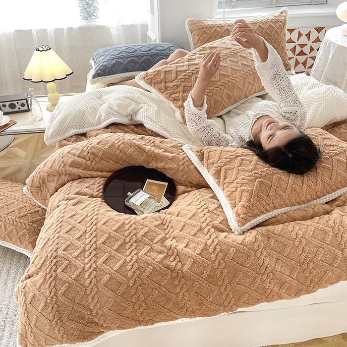 91家纺网 家纺一手货源 找家纺 雅诗帛 冬季加绒四件套云朵绒法莱绒牛奶绒雕花绒水晶绒塔芙绒毛毯学生宿舍保暖加绒加厚珊瑚绒双面绒 焦糖