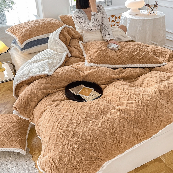 91家纺网 家纺一手货源 找家纺 雅诗帛 冬季加绒四件套云朵绒法莱绒牛奶绒雕花绒水晶绒塔芙绒毛毯学生宿舍保暖加绒加厚珊瑚绒双面绒 焦糖