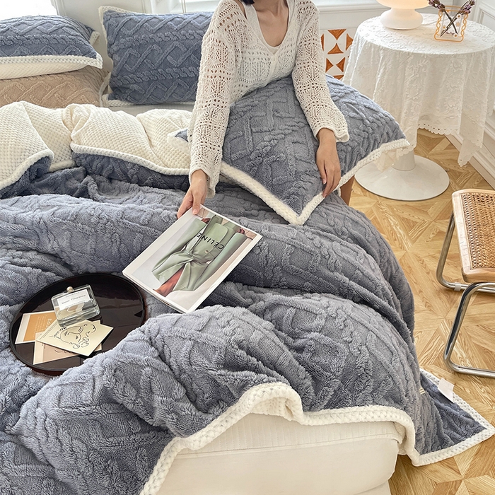 91家纺网 家纺一手货源 找家纺 雅诗帛 冬季加绒四件套云朵绒法莱绒牛奶绒雕花绒水晶绒塔芙绒毛毯学生宿舍保暖加绒加厚珊瑚绒双面绒 雾兰