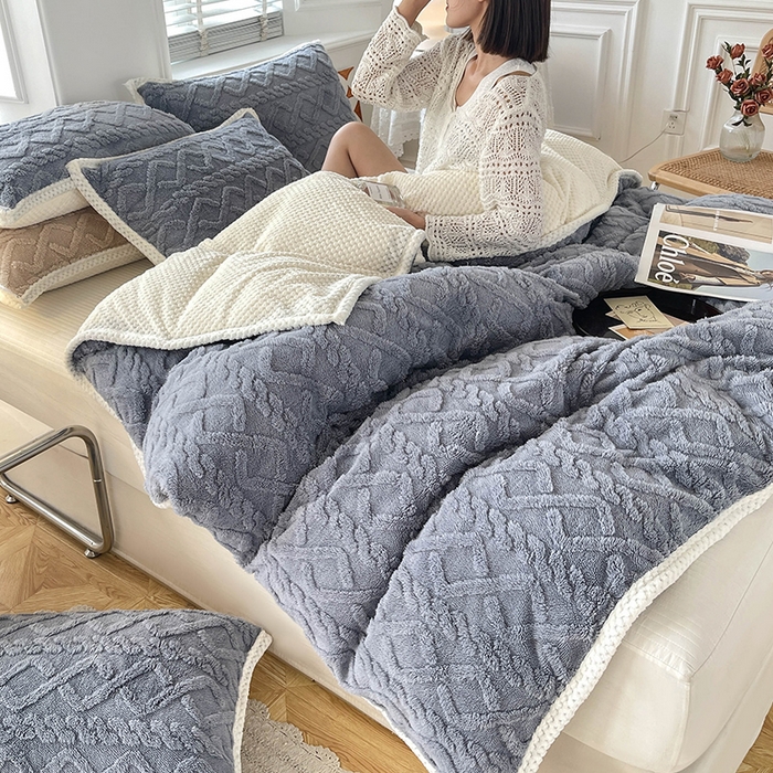 91家纺网 家纺一手货源 找家纺 雅诗帛 冬季加绒四件套云朵绒法莱绒牛奶绒雕花绒水晶绒塔芙绒毛毯学生宿舍保暖加绒加厚珊瑚绒双面绒 雾兰