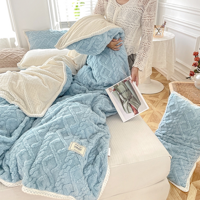 91家纺网 家纺一手货源 找家纺 雅诗帛 冬季加绒四件套云朵绒法莱绒牛奶绒雕花绒水晶绒塔芙绒毛毯学生宿舍保暖加绒加厚珊瑚绒双面绒 冰蓝