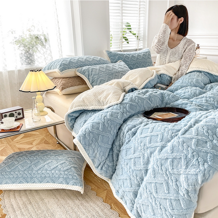 91家纺网 家纺一手货源 找家纺 雅诗帛 冬季加绒四件套云朵绒法莱绒牛奶绒雕花绒水晶绒塔芙绒毛毯学生宿舍保暖加绒加厚珊瑚绒双面绒 冰蓝