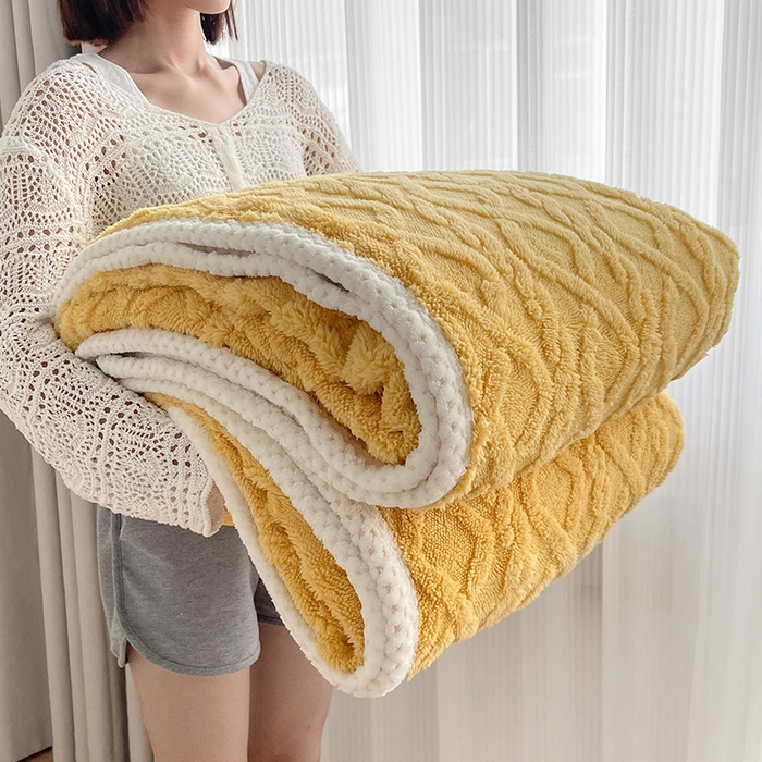 91家纺网 家纺一手货源 找家纺 雅诗帛 冬季加绒四件套云朵绒法莱绒牛奶绒雕花绒水晶绒塔芙绒毛毯学生宿舍保暖加绒加厚珊瑚绒双面绒 姜黄