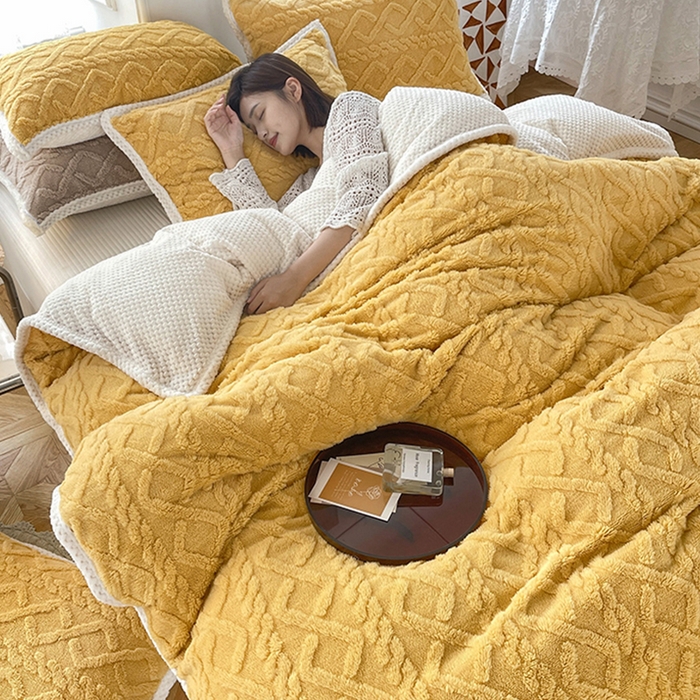 91家纺网 家纺一手货源 找家纺 雅诗帛 冬季加绒四件套云朵绒法莱绒牛奶绒雕花绒水晶绒塔芙绒毛毯学生宿舍保暖加绒加厚珊瑚绒双面绒 姜黄