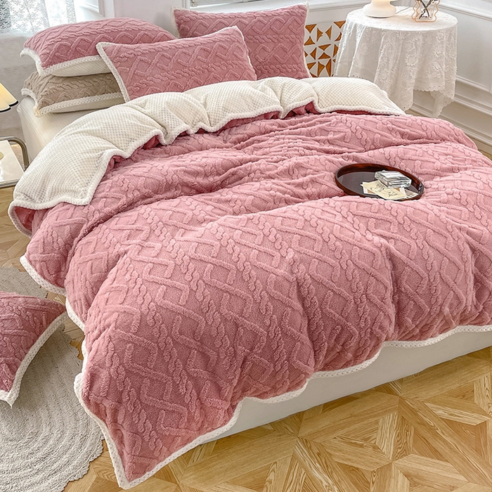 91家纺网 家纺一手货源 找家纺 雅诗帛 冬季加绒四件套云朵绒法莱绒牛奶绒雕花绒水晶绒塔芙绒毛毯学生宿舍保暖加绒加厚珊瑚绒双面绒 桃粉