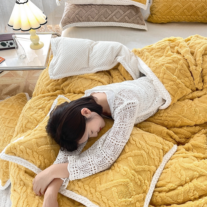 91家纺网 家纺一手货源 找家纺 雅诗帛 冬季加绒四件套云朵绒法莱绒牛奶绒雕花绒水晶绒塔芙绒毛毯学生宿舍保暖加绒加厚珊瑚绒双面绒 姜黄