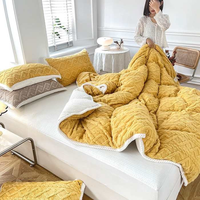 91家纺网 家纺一手货源 找家纺 雅诗帛 冬季加绒四件套云朵绒法莱绒牛奶绒雕花绒水晶绒塔芙绒毛毯学生宿舍保暖加绒加厚珊瑚绒双面绒 姜黄