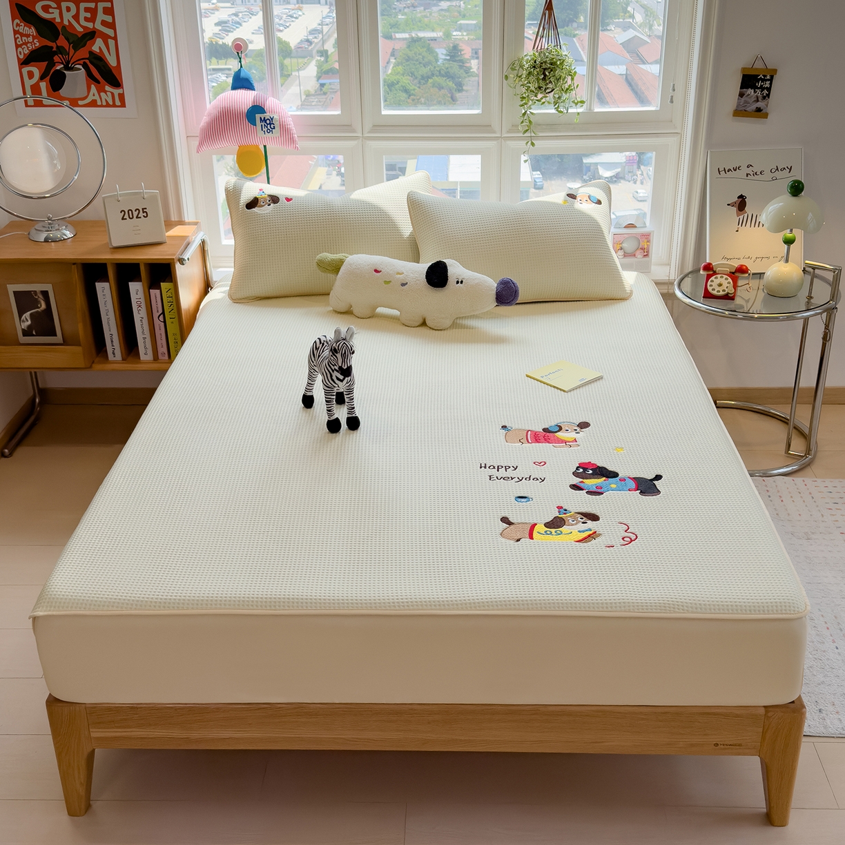 91家纺网 家纺一手货源 找家纺 雅诗帛 2025新款华夫格夹棉刺绣床笠单品卡通可爱学生宿舍单品单床笠床罩 开心小狗-淡雅黄