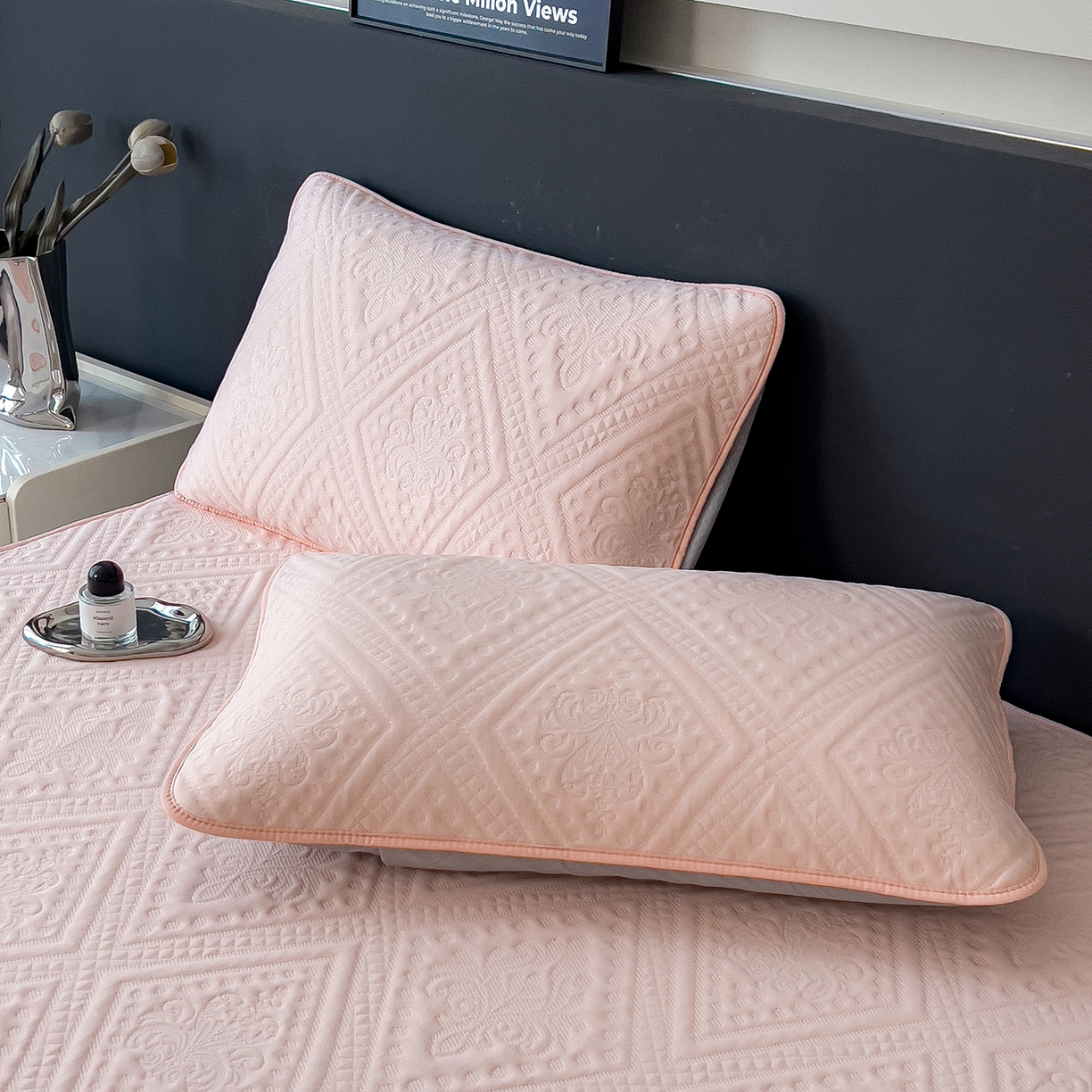 91家纺网 家纺一手货源 找家纺 雅诗帛 2025新款A类柔感彩绒棉夹棉床护垫-菱影蔓花 菱影蔓花-樱花粉