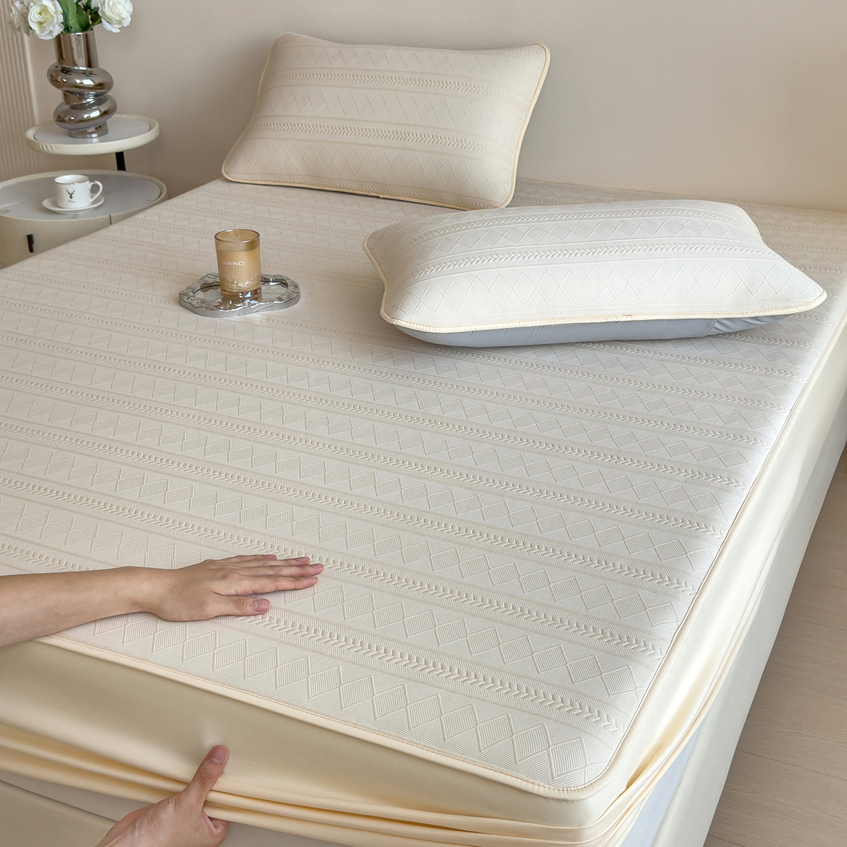 91家纺网 家纺一手货源 找家纺 雅诗帛 2025新款A类柔感彩绒棉夹棉床笠-素菱笺 素菱笺-麦米黄