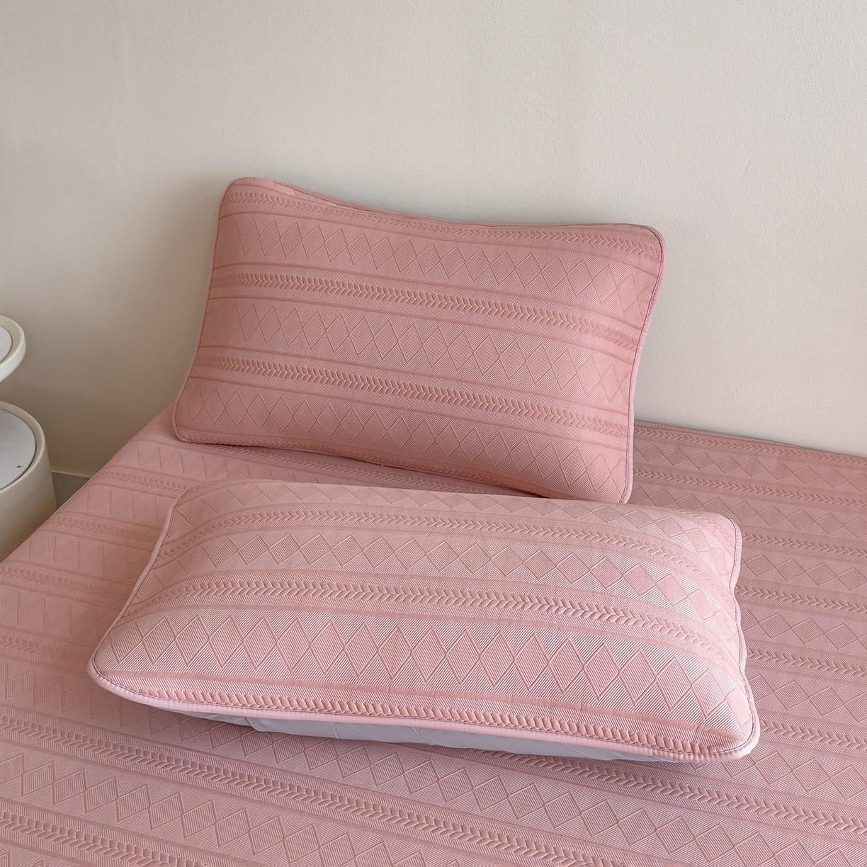 91家纺网 家纺一手货源 找家纺 雅诗帛 2025新款A类柔感彩绒棉夹棉床笠-素菱笺 素菱笺-豆沙奶昔