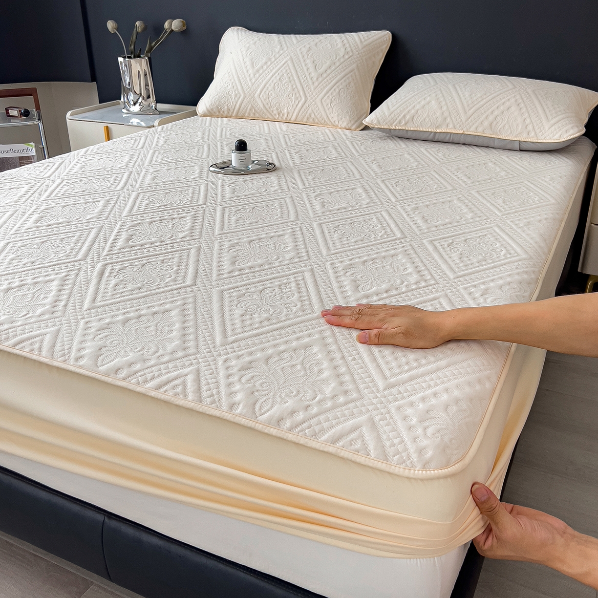 91家纺网 家纺一手货源 找家纺 （总）雅诗帛 2025新款A类柔感彩绒棉夹棉床笠-菱影蔓花