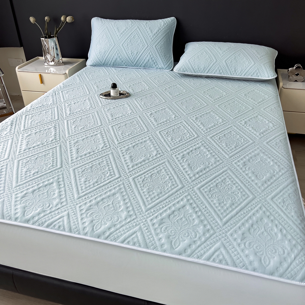 91家纺网 家纺一手货源 找家纺 （总）雅诗帛 2025新款A类柔感彩绒棉夹棉床笠-菱影蔓花