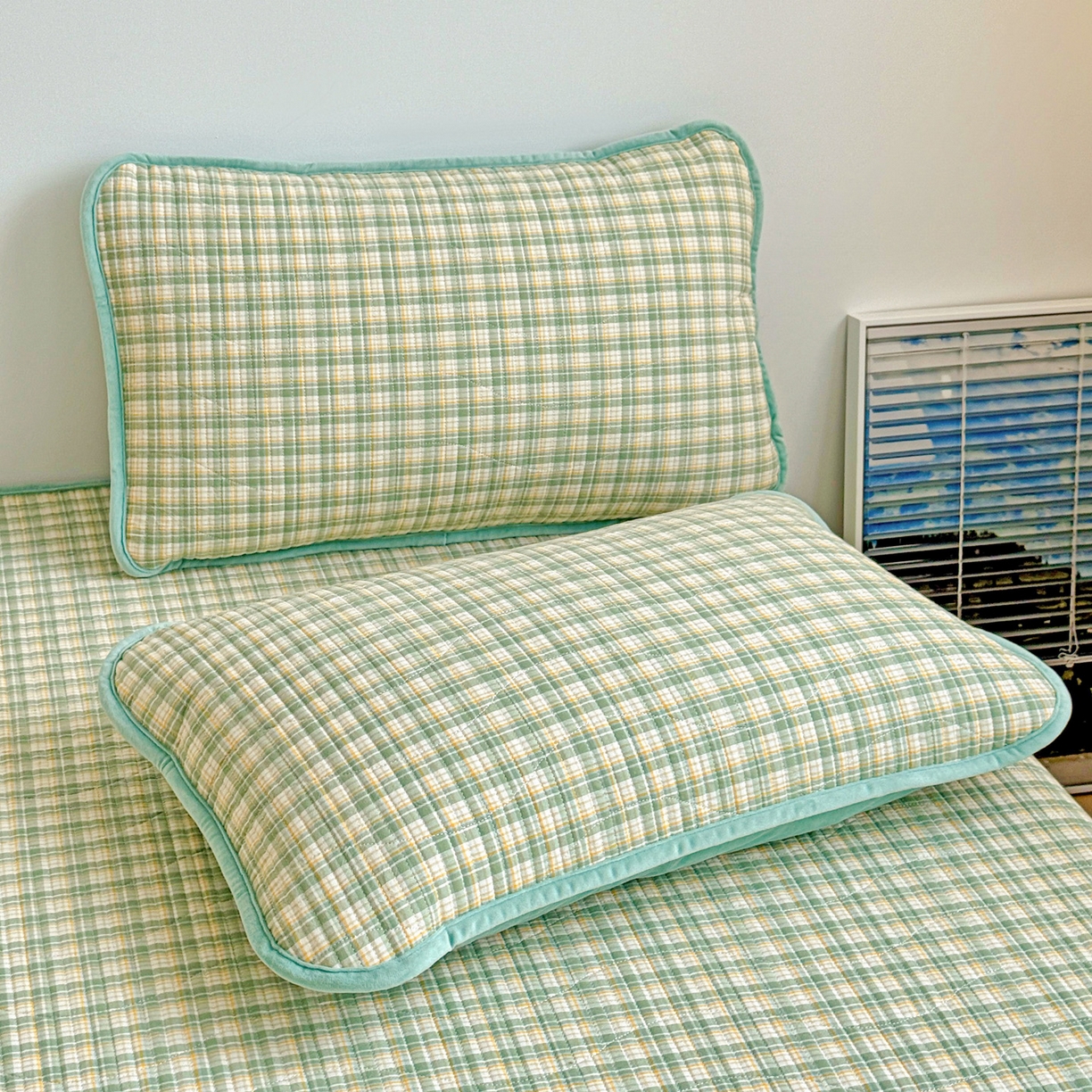 91家纺网 家纺一手货源 找家纺 （总）雅诗帛 2025新款无印风全棉色织水洗棉加厚婴儿绒床盖单件格纹简约夹棉炕盖床盖三件套