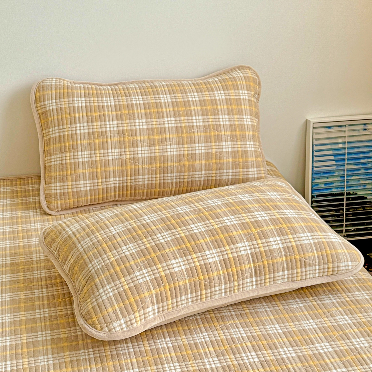 91家纺网 家纺一手货源 找家纺 雅诗帛 2025新款无印风全棉色织水洗棉加厚婴儿绒床盖单件格纹简约夹棉炕盖床盖三件套 香槟咖