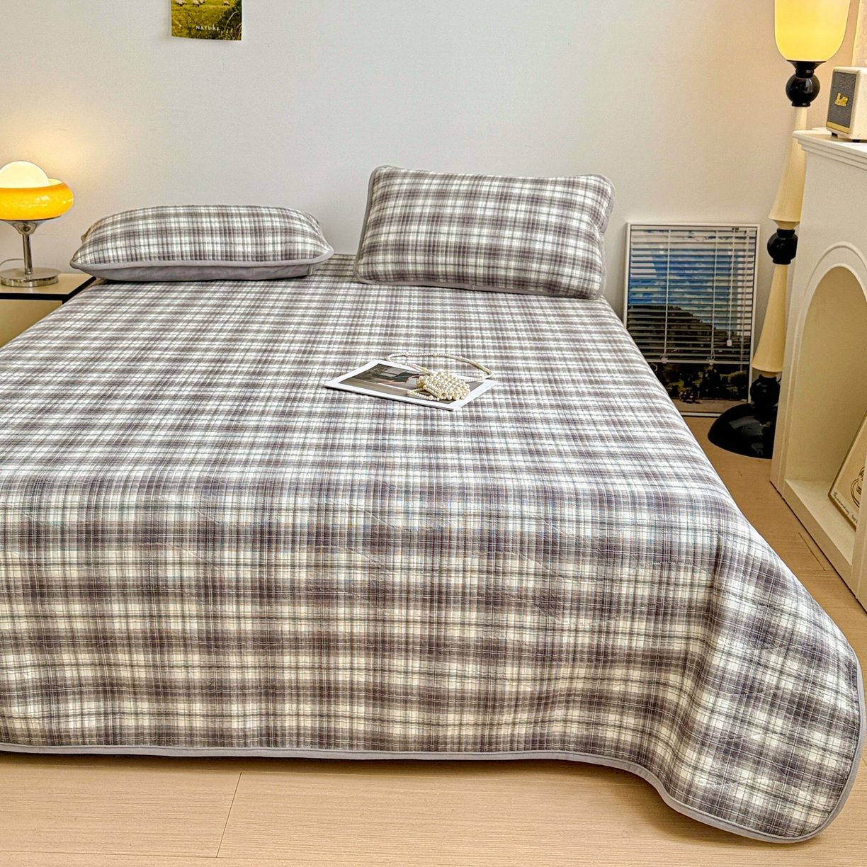 91家纺网 家纺一手货源 找家纺 雅诗帛 2025新款无印风全棉色织水洗棉加厚婴儿绒床盖单件格纹简约夹棉炕盖床盖三件套 休闲灰