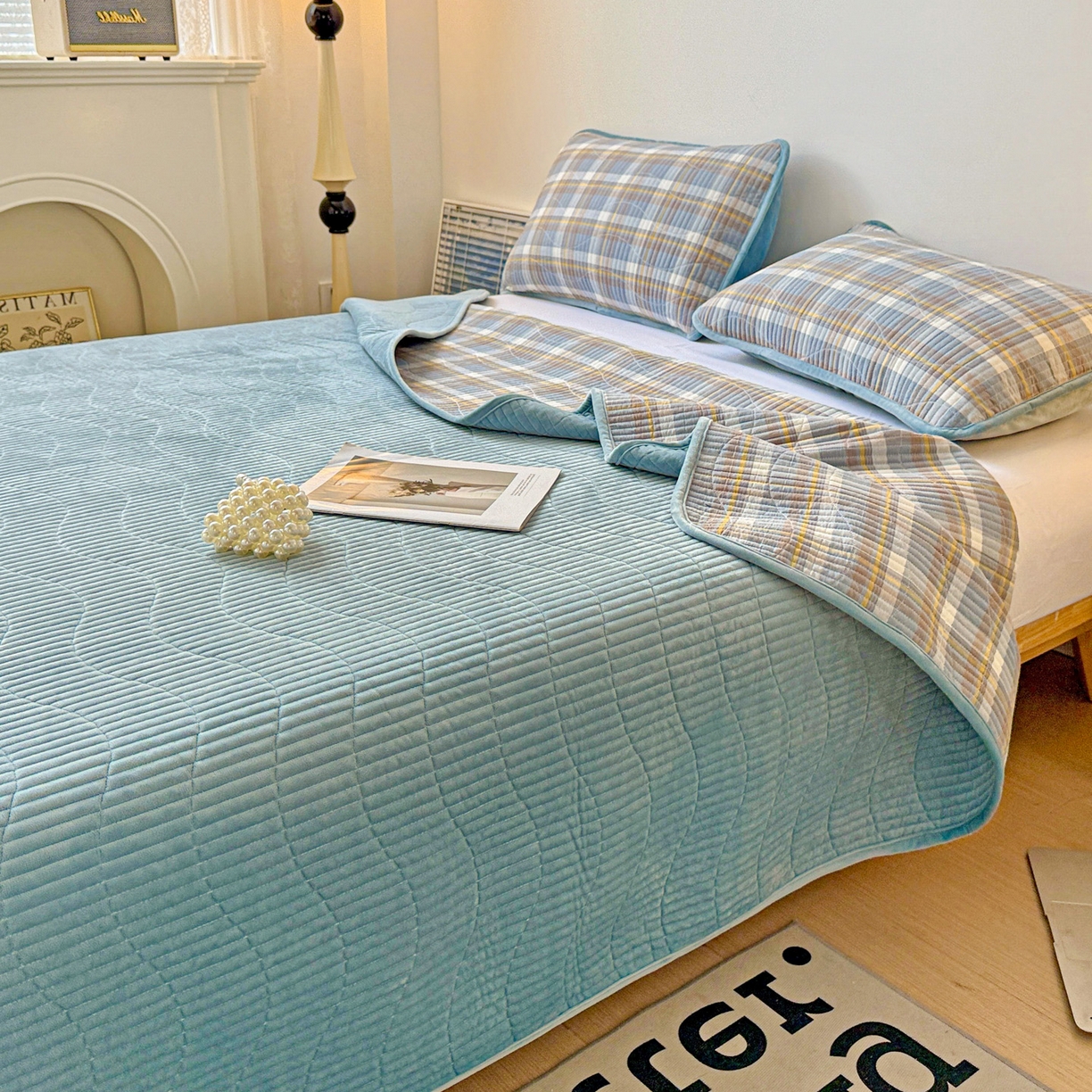 91家纺网 家纺一手货源 找家纺 雅诗帛 2025新款无印风全棉色织水洗棉加厚婴儿绒床盖单件格纹简约夹棉炕盖床盖三件套 格调兰