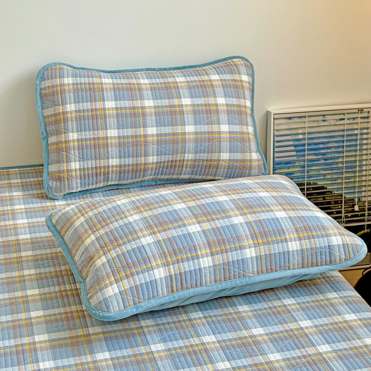 91家纺网 家纺一手货源 找家纺 雅诗帛 2025新款无印风全棉色织水洗棉加厚婴儿绒床盖单件格纹简约夹棉炕盖床盖三件套 格调兰