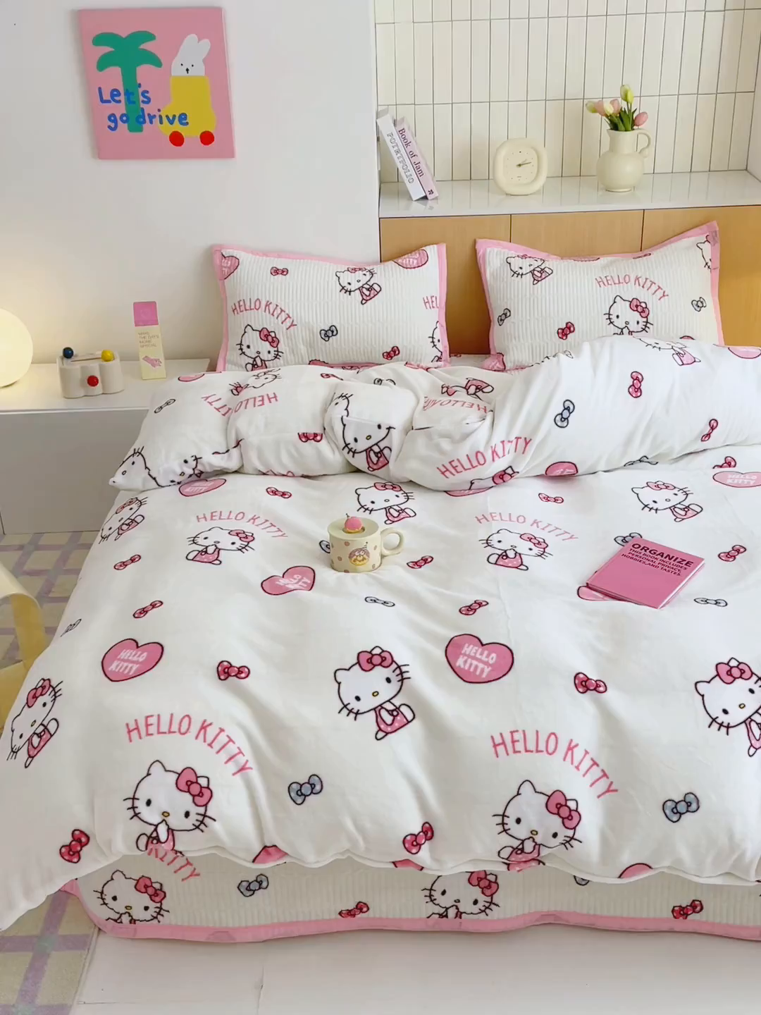 91家纺网 家纺一手货源 找家纺 希诺家居 2025新款三丽鸥正版授权加厚牛奶绒床盖三件套 爱心kt