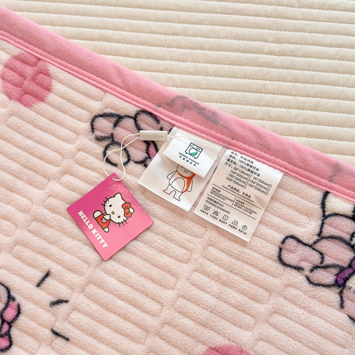 91家纺网 家纺一手货源 找家纺 希诺家居 2025新款三丽鸥正版授权加厚牛奶绒床盖三件套 波点kt